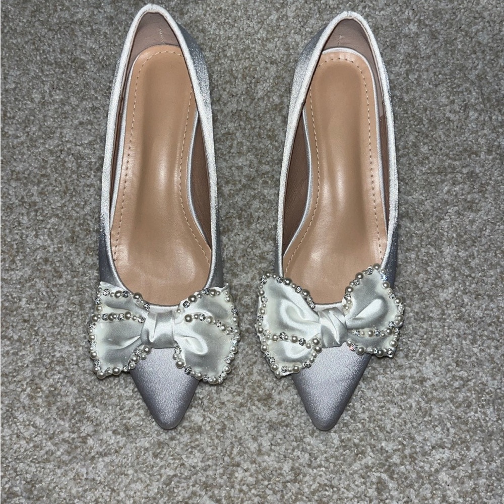Shiny White Pearly Bow Heels 7.5W